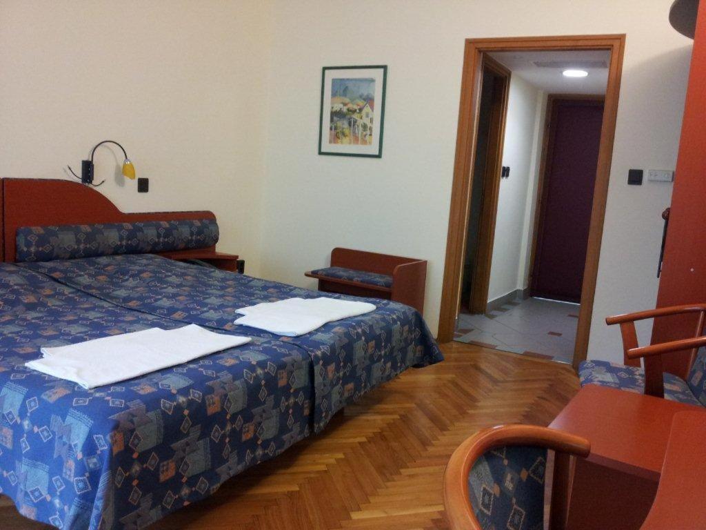 Fenyves Hotel Bekescsaba Room photo